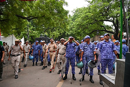 போராட்டங்களைக் கட்டுப்படுத்தும் தில்லி காவல் துறைக்கு கேமராக்கள்: மத்திய அரசு பரிசீலிக்க அறிவுறுத்தல்