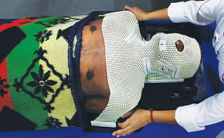A cancer patient
gets ready for
radiotherapy
at the North
Bengal
Oncology
Center near
Siliguri (Photo: Reuters)