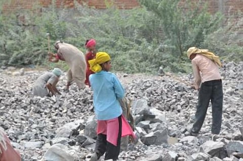 There is no provision for health insurance, provident fund and leave with pay for miners working in stone quarries and crushing units
Credit: Meeta Ahlawat