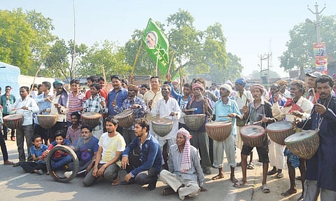 Protesters are
demanding that
the cut-off year
for domicile be
changed from
1985 to 1965 (Photo: Laxmi Agrawal)