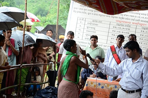 Locals protest acquisition of land for mining in Niyamgiri hills of Odisha (Credit: Sayantan Bera/CSE) 