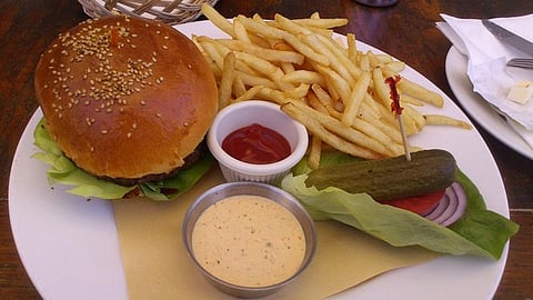 A report mentions that out of 25 restaurant chains surveyed in the US, only nine had adopted publically-available policies that phase out the non-therapeutic use of antibiotics in some or all of their poultry and meat supplies
Credit: David Pursehouse/Flickr