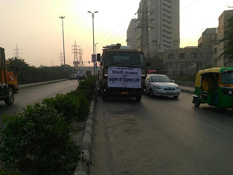 Vacuum cleaning of a road in Delhi's Mayur Vihar (Credit: CSE)