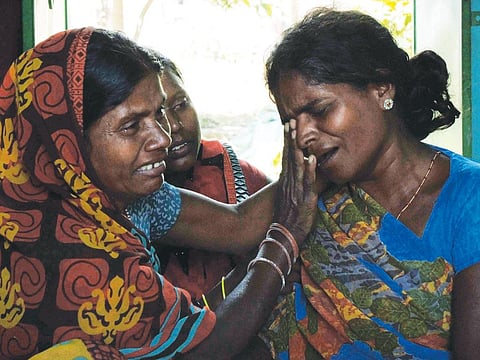 Mother of Pawan Kumar of Hazaribagh
district's Sonbarsa village. Pawan was
killed in police firing on October 1
during protests against changes in laws
governing tribal land in Jharkhand (Photo: Manob Chowdhury)