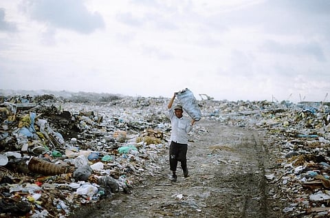 Open burning of dumped wastes is a major problem associated with elevated PCBs in most parts of India. Credit: Dying Regime / Flicker 