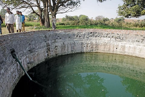 In Parwaliya gram panchayat of Jhabua, water level in dugwells has increased by 1 metre within two years of constructing contour trenches on hill slopes (Photo: Vikas Choudhary)