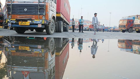 The Tughlakabad container
depot, where 2-chloro-5
(chloromethyl) pyridine leaked
on May 6, is surrounded by
residential areas and schools (Photographs: Bhaskarjyoti Goswami)