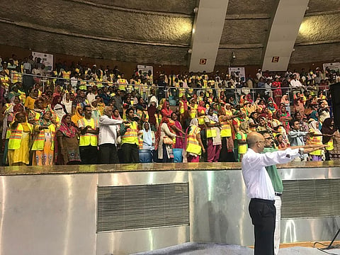 In a public event organised by municipal corporations and municipalities of Delhi-NCR, every citizen was asked to take a pledge for source segregation. Credit: Richa Agarwal / CSE