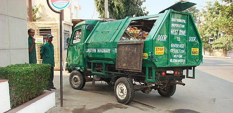 The Surat municipal corporation, which is ranked the 4th cleanest city in the country, collects and transports mixed waste (Photo: Sadia Sohail)