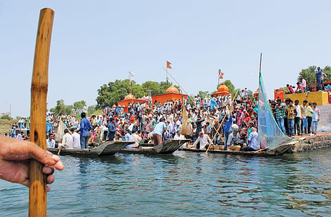 Protests gather pace across Narmada Valley after the Supreme Court allows the Sardar Sarovar Dam
to operate at its full capacity and asks the government to relocate all affected families by July 31 (Courtesy: Narmada bachao andolan)