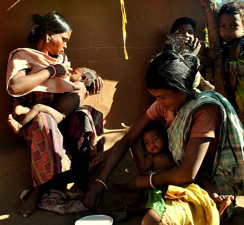 Tribal women tending to their children in Kendujhar. Credit: Srestha Banerjee