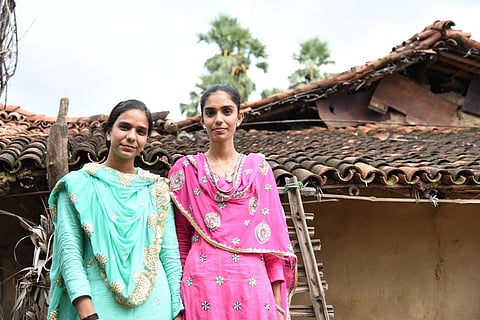 Saika Bano (16) and Saleha Bibi (17) in Modidih, Jharkhand (Credit: Tanmoy Bhaduri)
