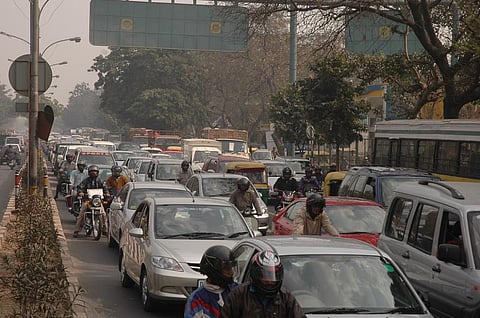 Controlling on-road emissions from diesel vehicles is more complex and expensive than petrol vehicles. Credit: Samrat Mukherjee / CSE