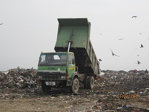 The East Delhi Municipal Corporation dumps over 2,000 tonnes of mixed garbage at Ghazipur every day (Credit: Richa Agarwal/CSE)