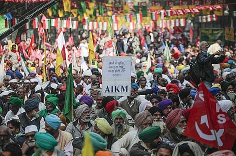 Thousands of farmers gathered at Sansad Marg to participate in Kisan Mukti Sansad, a mock Parliament. Credit: Vikas Choudhary/CSE