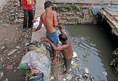 The December 2017 report of the Comptroller and Auditor General (CAG) showed that unused funds, the absence of a long-term plan and the lack of pollution abatement works are hampering the rejuvenation of the Ganga. credit: Vikas Choudhary/CSE