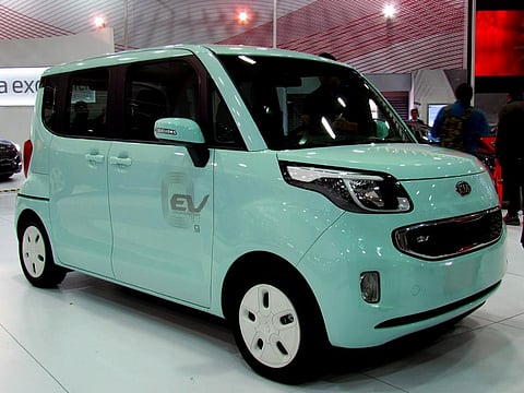 With 20,000 electric cars on the roads, India is expected to save over 5 crore litres of fuel every year. Credit: RN GNZLZ / Flickr