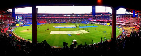 More than 40,000 cricket enthusiasts throng Chinnaswamy stadium during every cricket match. Credit: Wikimedia Commons