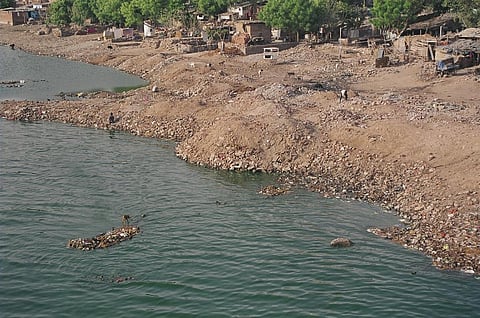 साबरमती को मैला कर रहा औद्योगिक क्षेत्र से छोड़ा जा रहा पानी, एनजीटी को सौंंपी रिपोर्ट