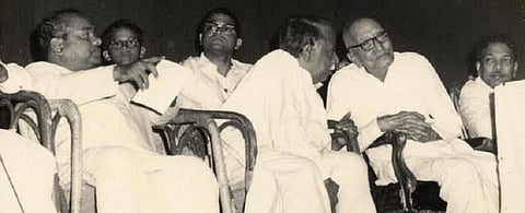 (l-r) DMK leaders K A Mathialagan, V P Raman, C N Annadurai and M Karunanidhi with Swatantara Party founder C. Rajagopalachari in January 1968        Credit: Wikimedia Commons