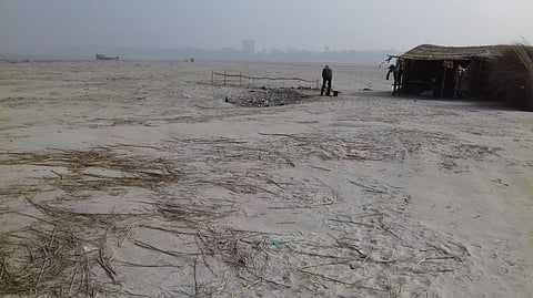 Dry silt deposited and spread over kilometres near Ganga ghat in Patna before monsoon. Credit: Mohd Imran Khan