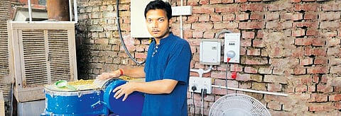 The machine by IIT alumni Arun Kumar and his friends can convert paddy starw into pulp, which can then be used to prepare disposable cutlery.