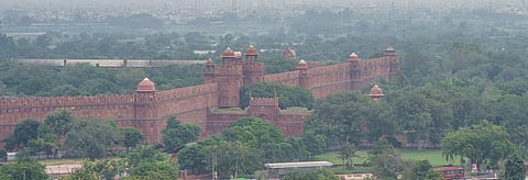 Smog hangs over the Red Fort in Delhi. Credit: Getty Images