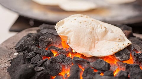 Roti cooking on a coal oven. Investors and insurers urged G20 countries to end subsidies to fossil fuels by 2020. India mopped up $12 billion by taxing coal production. Credit: Getty Images