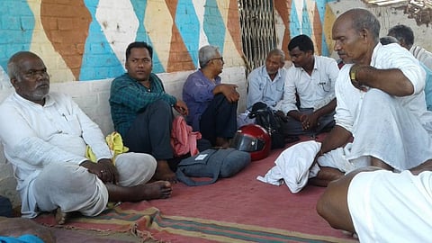 मध्यप्रदेश के मंडला जिले के चुटका गांव के लोग चुटका परमाणु विद्युत संयंत्र  से विस्थापन का खतरा भांपकर आंदोलन की तैयारी में लग गए हैं। Photo: Manish Chander Mishra 