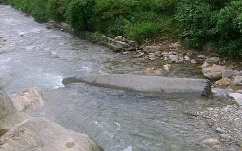 उत्तराखंड़ के पौड़ी क्षेत्र में बहती गाडगंगा, जो कभी सूखारौला थी। फोटो:त्रिलोचन भट्ट 