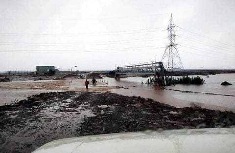 मध्यप्रदेश के रीवा स्थित एशिया का सबसे बड़ा सोलर प्लांट बाढ़ में बह गया। फोटो: मनीष चंद्र मिश्रा 