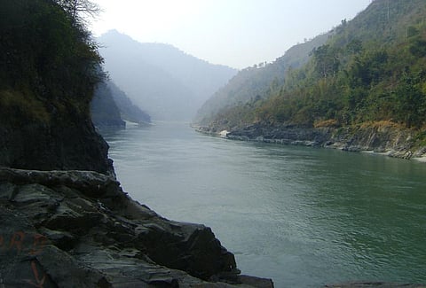 प्रस्तावित बांध का स्थल जो नेपाल में बराह क्षेत्र से 1.6 किमी उत्तर की दिशा में स्थित है। फाइल फोटो: पुष्य मित्र 
