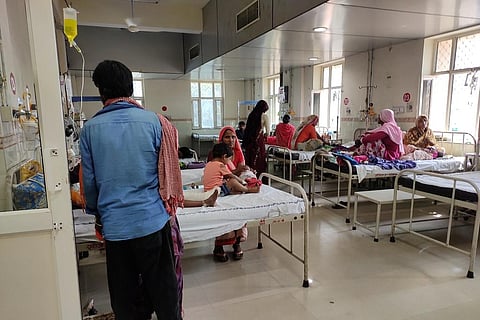 जयपुर के जेके लोन अस्पताल में भर्ती बच्चे। फोटो: विवेक मिश्रा 