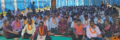 Farmers on hunger strike in Sambalpur due to non-payment of crop insurance 