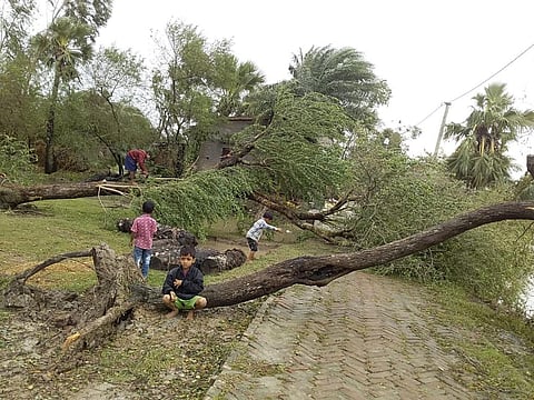 ओडिशा, बंगाल में नुकसान के बाद बांग्लादेश पहुंचा बुलबुल चक्रवात 
