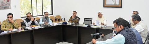Chief Minister Nitish Kumar in a meeting with officials. Photo: Nitish Kumar
@NitishKumar / Twitter
