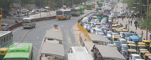 Traffic in New Delhi. Photo: Agnimirh Basu / CSE