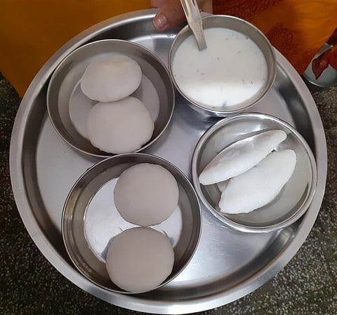 ये हैं तीन किस्म की बगिया। एक- तीसी गुड़ की बगिया, दूसरी- दाल वाली बगिया और तीसरी- दूध बगिया। फोटो: पुष्य मित्र