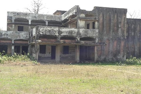 यह है बिहार के जिला शिवहर के तरियानी छपरा गांव में बंद पड़ा सरकारी अस्पताल। फोटो: पुष्यमित्र 