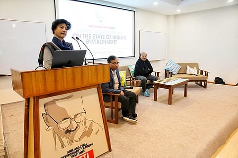 अनिल अग्रवाल डायलॉग 2020 को संबोधित करती सीएसई की कार्यकारी निदेशक अनुमिता रॉयचौधरी । फोटो: विकास चौधरी