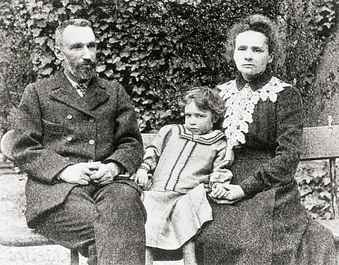 Pierre Curie (left) and Marie Curie (right) with their 6-year-old daughter Irene (middle) in 1904. (Image credit: Wikimedia Commons)