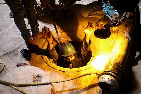 No death due to manual scavenging; 941 died while cleaning sewers: Union minister 