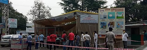 Registration for e-pass underway at an entry point in Shimla. Photo: Rajeev Khanna