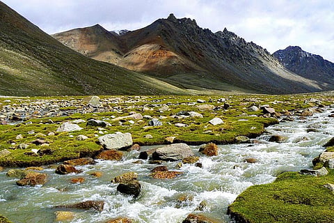 पहाड़ी जल स्रोतों को बचाना जरूरी, 2050 तक 150 करोड़ लोग होंगे निर्भर