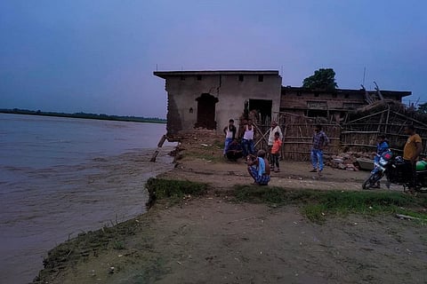 एक करोड़ से ज्यादा बाढ़ प्रभावित: दोहरी विपदा से मारे जा रहे किसान