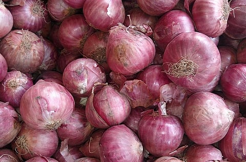 प्याज के बढ़ते दामों के लिए सरकारी आंकड़े भी दोषी हैं। Photo: wikimedia commons