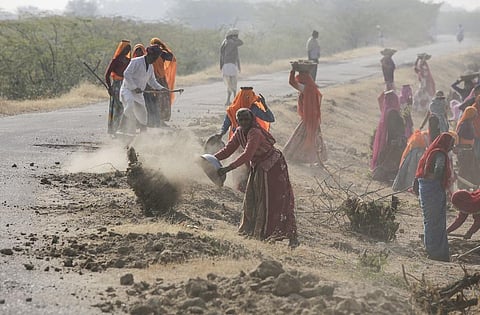 लॉकडाउन के दौरान मनरेगा के काम में काफी तेजी देखी गई। फाइल फोटो: विकास चौधरी
