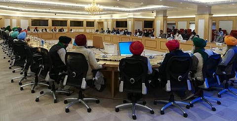 The meeting between Punjab farmer leaders and government representatives at Vigyan Bhavan. Photo: @vasudevavikas / Twitter
