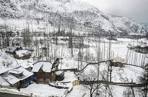 ‘Climate crisis a universal reality’: Heaviest snowfall since 2005 halts life in J&K     