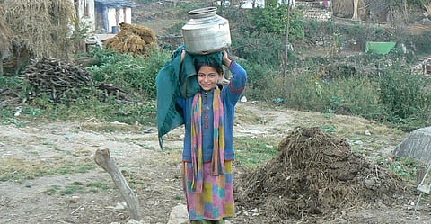 Even as India exports precious water to China and other countries, the government has not been able to supply enough water to the rural and urban parts of India. Photo: Mohd Shehfar / CSE